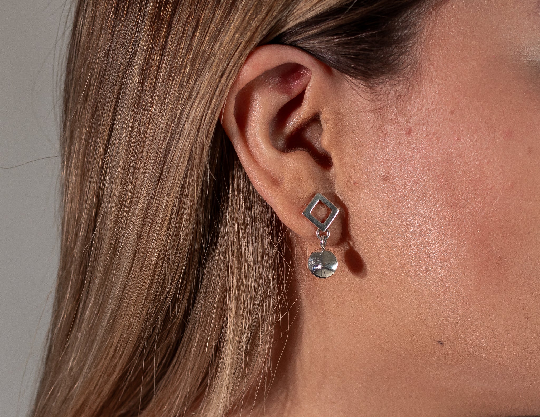 BROQUEL ROMBO COLGANTE