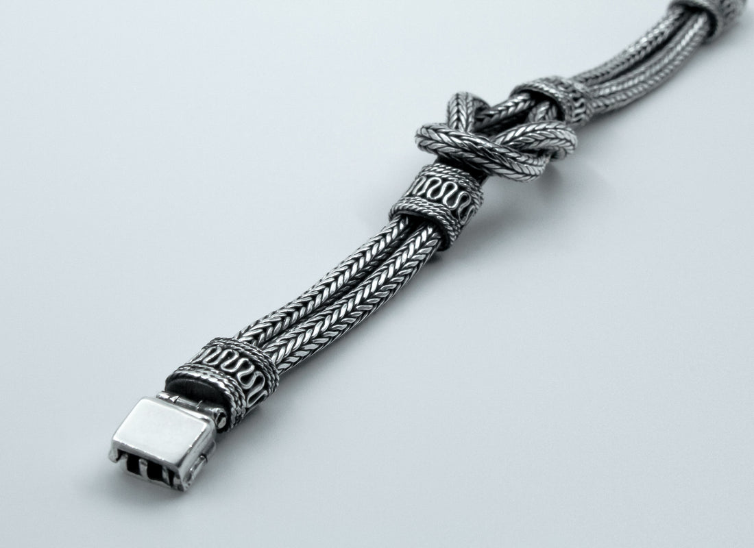 PULSERA TEJIDA CON NUDO